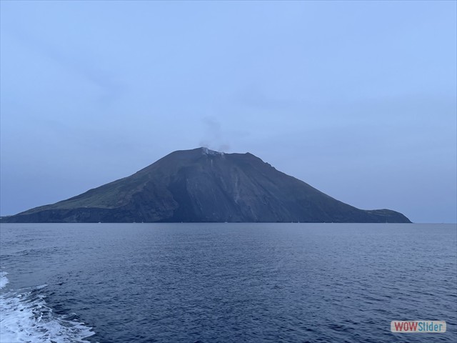 469 Stromboli sul far della sera
