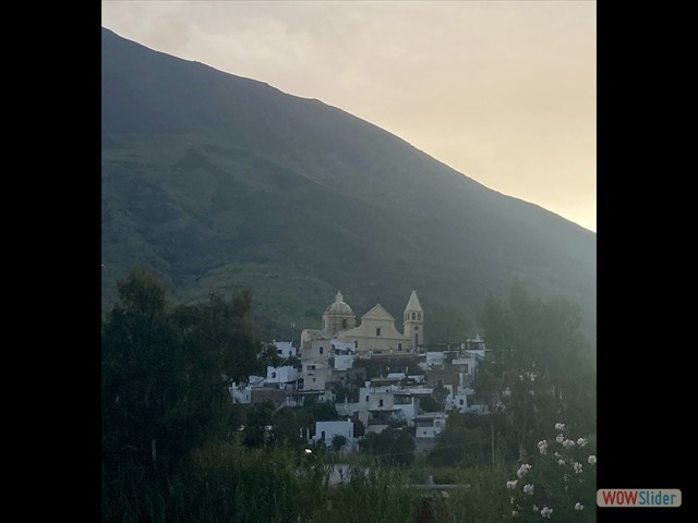 473 Il paese e la chiesa