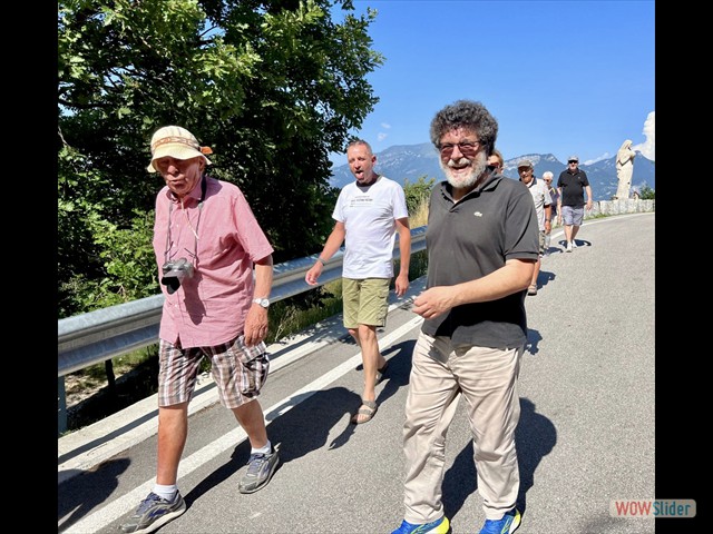 325 ... con muso, linguaccia e sorriso