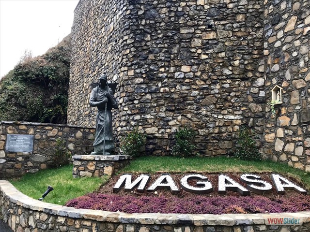 L'ingresso al paese di Magasa
