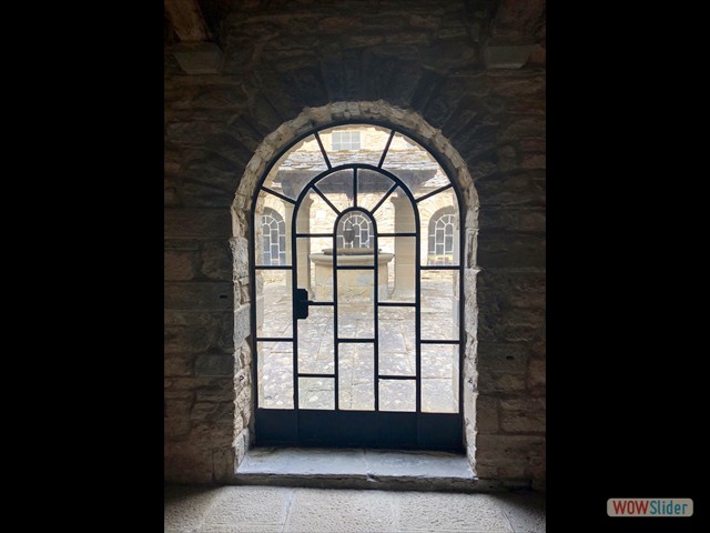 254 Il pozzo del chiostro