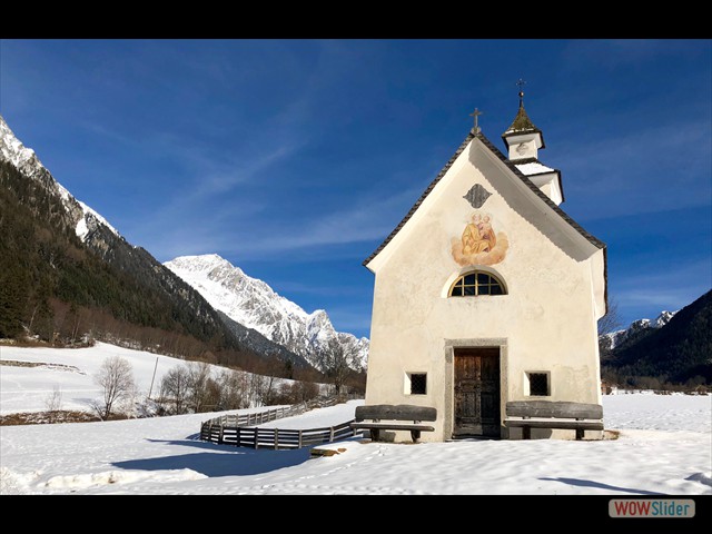 056 la chiesetta che chiude la valle