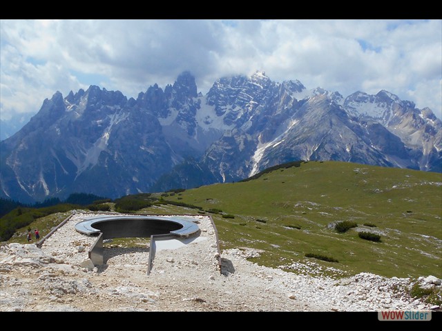 370 sotto le indicazioni e sopra il Piz Popena e il Cristallino