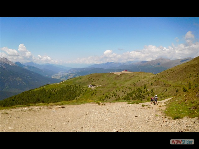 408 Sullo sfondo il rifugio Gallo Cedrone