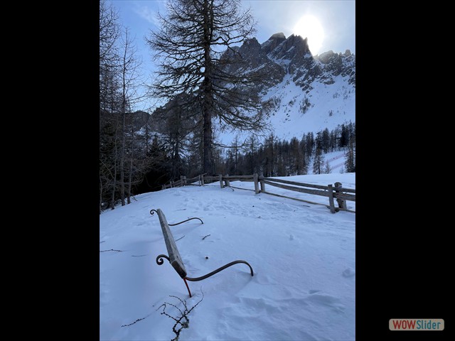 152 panchina con ... neve